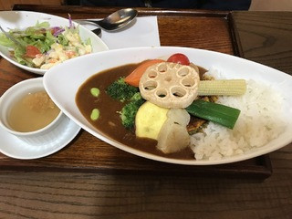 喫茶店　野菜いっぱいカレー　オフィスNEXT